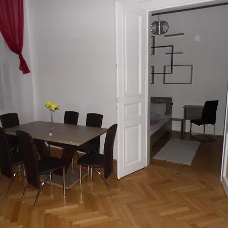 West Side Hostal *