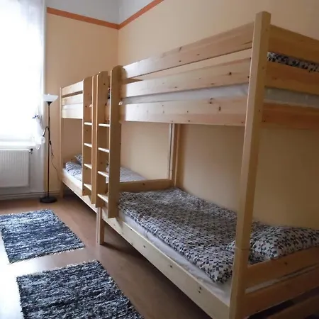West Side Hostal *