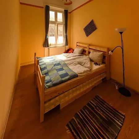 West Side Hostal *